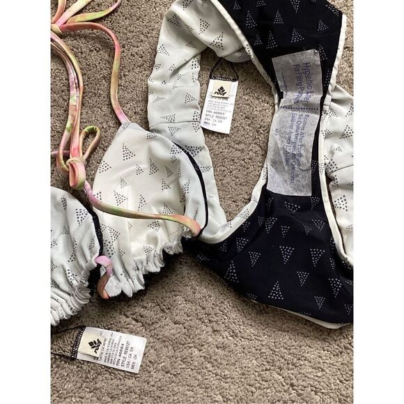 New. REEF reversible triangle cheeky bikini. - Picture 12 of 12